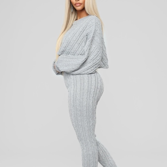 BIN#5 - XSMALL Fashion Nova Cropped Gray Sweater - Picture 11 of 12